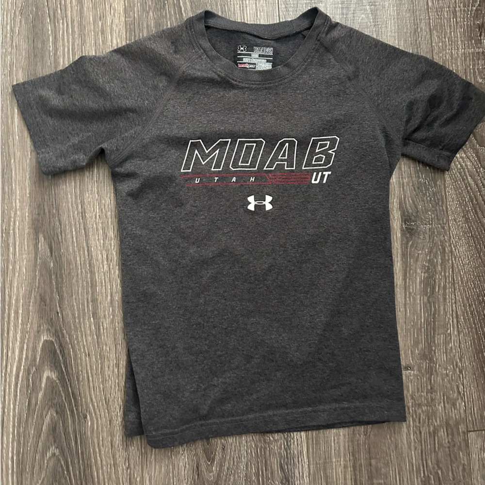 Under Armour Kids Small Loose Dark Gray MOAB T-Shirt